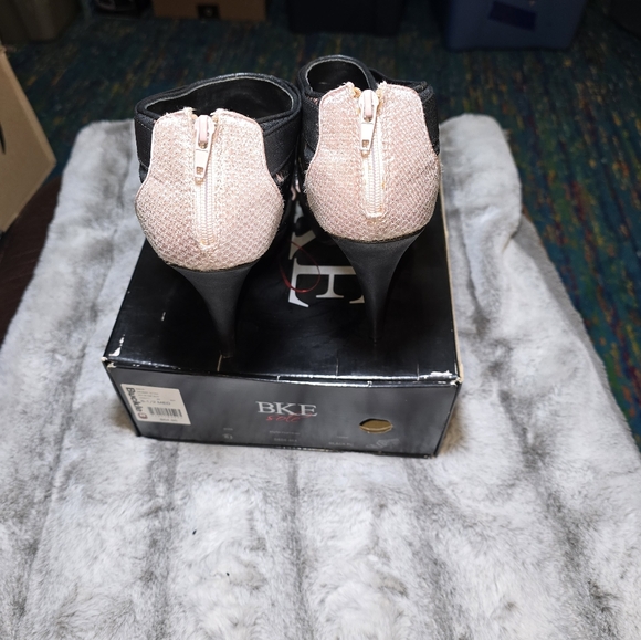 BUCKLE Black womens heels size 8.5. Like new‎ - Picture 8 of 10